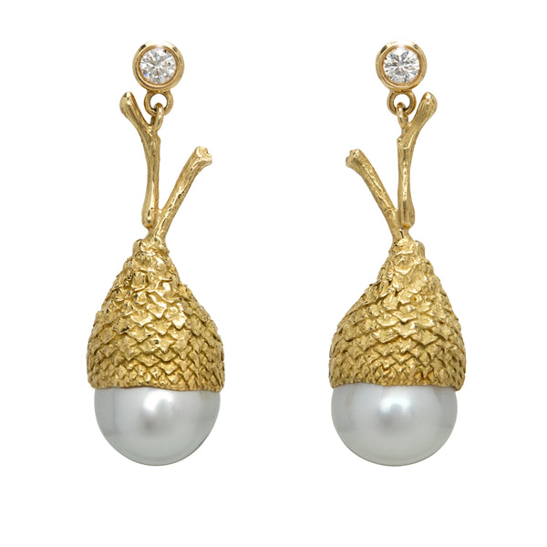 Boucles d’oreilles Courtes en Gland Dorée avec Perles des Mers du Sud